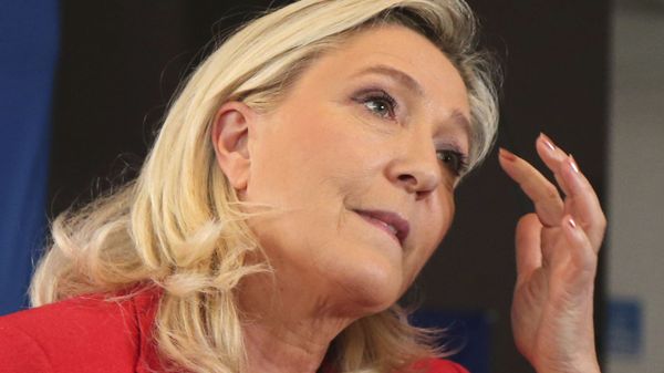National Party leader Marine le Pen talks with journalists during a press conference, Wednesday, March 11, 2020 in Calais, northern France. Mayoral elections will take place on March 15 and 22 throughout France - Sputnik International