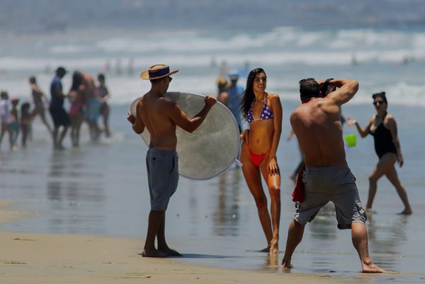 A woman poses for a photographer in the Pacific Beach area of San Diego, California on Saturday, 4 July 2020, amid the coronavirus pandemic. Many beaches have been shut down for the Fourth of July weekend across California due to a resurgence of COVID-19 cases. San Diego area beaches, however, have remained open. A woman poses for a photographer in the Pacific Beach area of San Diego, California on Saturday, 4 July 2020, amid the coronavirus pandemic. Many beaches have been shut down for the Fourth of July weekend across California due to a resurgence of COVID-19 cases. San Diego area beaches, however, have remained open. - Sputnik International
