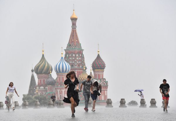 People run during heavy rain in downtown Moscow, Russia. People run during heavy rain in downtown Moscow, Russia. - Sputnik International