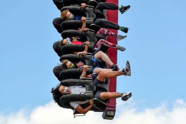 People wear compulsory protective masks as they enjoy a ride in Thorpe Park, after it reopened following the coronavirus (COVID-19) outbreak, in Chertsey near London, Britain, 5 July 2020. People wear compulsory protective masks as they enjoy a ride in Thorpe Park, after it reopened following the coronavirus (COVID-19) outbreak, in Chertsey near London, Britain, 5 July 2020. - Sputnik International
