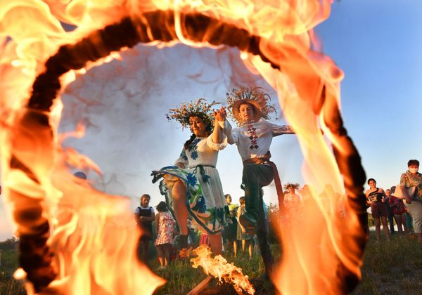 A girl and a young man jump over the fire during the festival of Ivan Kupala on the shore of the Gulf of Pripyat in the ancient Belarusian city of Turov. A girl and a young man jump over the fire during the festival of Ivan Kupala on the shore of the Gulf of Pripyat in the ancient Belarusian city of Turov. - Sputnik International