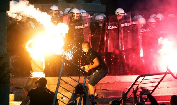 Protesters clash with police in Belgrade. Riots began engulfing Belgrade after the authorities announced the introduction of a curfew from Friday to Monday due to the worsening coronavirus situation. Protesters clash with police in Belgrade. Riots began engulfing Belgrade after the authorities announced the introduction of a curfew from Friday to Monday due to the worsening coronavirus situation. - Sputnik International