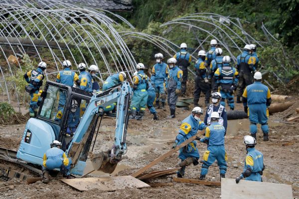 Police officers search for missing people at the site of a landslide caused by heavy rain in Tsunagi, Kumamoto Prefecture, southern Japan, in this photo taken by Kyodo on 7 July 2020. Police officers search for missing people at the site of a landslide caused by heavy rain in Tsunagi, Kumamoto Prefecture, southern Japan, in this photo taken by Kyodo on 7 July 2020. - Sputnik International