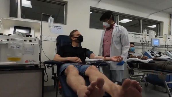 Karl Rock, a New Zealand origin Delhiite donated plasma at Delhi govt's plasma bank - Sputnik International