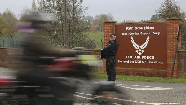 A motorbike convoy follows Harry Dunn's last ride as a tribute to the teenager who died when his motorbike was involved in a head-on collision in August 2019, near to RAF Croughton airforce base, in Brackley, England - Sputnik International
