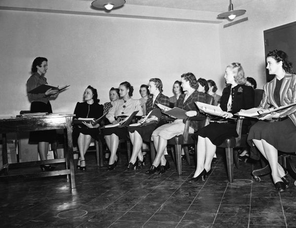 Chief Stewardess Hazel Brooks of America’s airlines addresses the class of 23 candidates for positions with the air transportation company, as the company’s school began six weeks course at North Beach Airport, New York, 6 November 1939 Chief Stewardess Hazel Brooks of America’s airlines addresses the class of 23 candidates for positions with the air transportation company, as the company’s school began six weeks course at North Beach Airport, New York, 6 November 1939 - Sputnik International