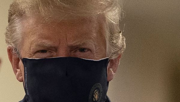 U.S. President Donald Trump wears a mask while visiting Walter Reed National Military Medical Center in Bethesda, Maryland, U.S., July 11, 2020. - Sputnik International