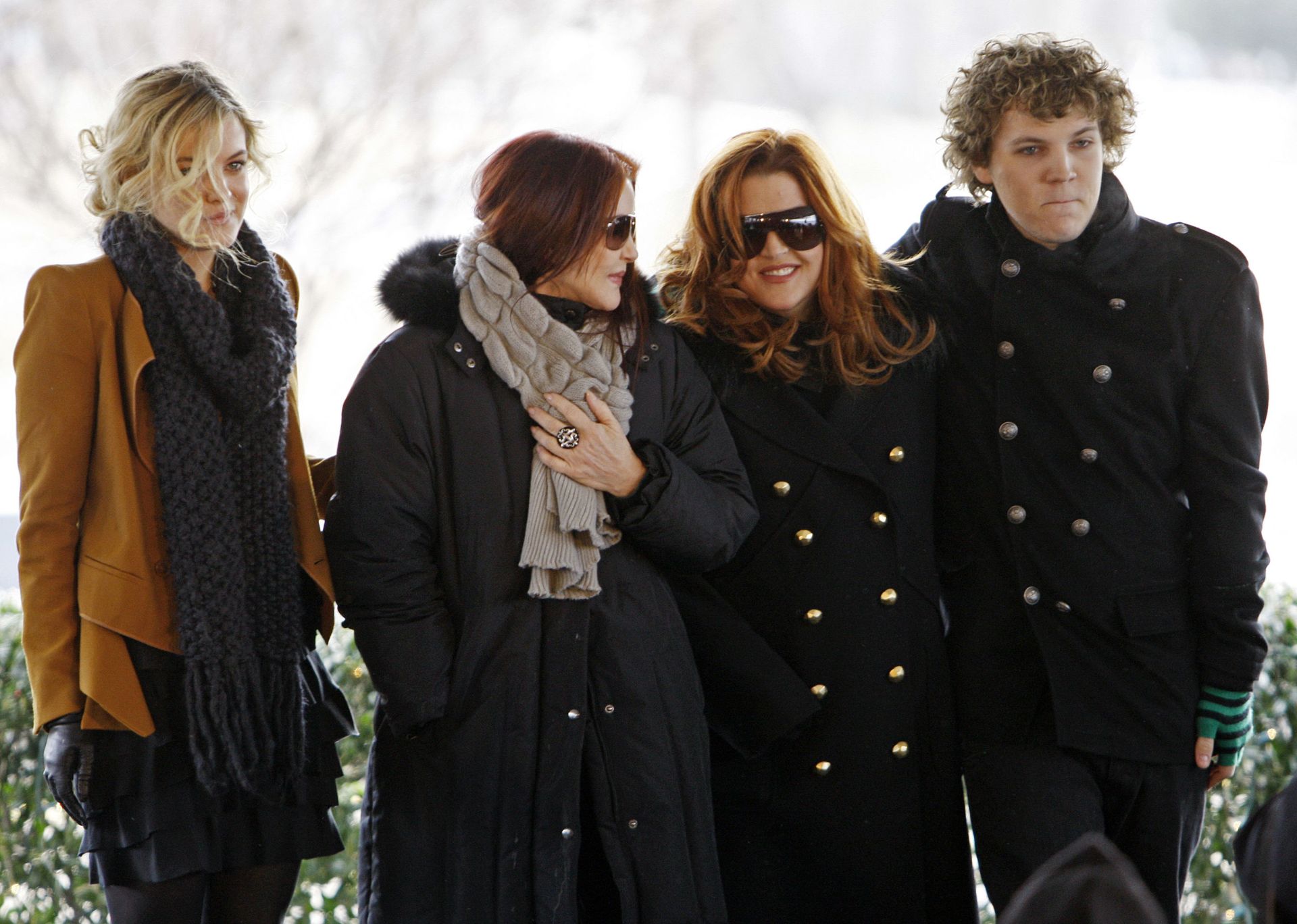 Priscilla Presley, her daughter, Lisa Marie, and Lisa Marie's children, Riley Keough, 21, and Benjamin Keough, 18 Priscilla Presley, her daughter, Lisa Marie, and Lisa Marie's children, Riley Keough, 21, and Benjamin Keough, 18 - Sputnik International, 1920, 13.01.2023