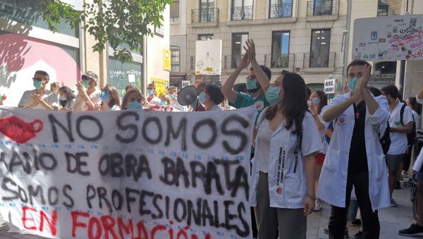 Spanish health workers protesting in Madrid - Sputnik International