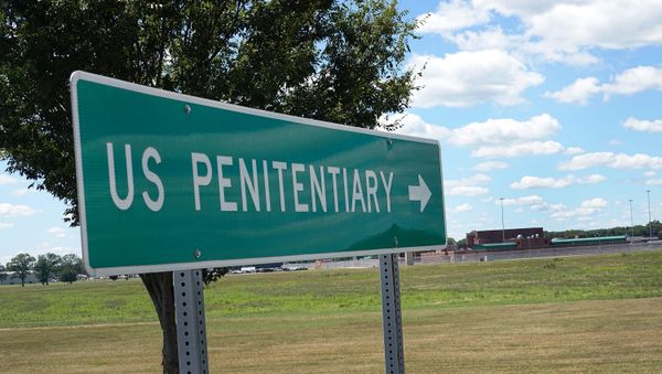 A sign sits on the edge of the property at the Federal Correctional Complex where Daniel Lewis Lee is scheduled to be executed on July 13, 2020 in Terre Haute, Indiana. Lee was convicted and sentenced to die for the 1996 killings in Arkansas of gun dealer William Mueller, his wife Nancy, and her 8-year-old daughter Sarah. He is scheduled to be the first federal prisoner put to death since 2003. - Sputnik International