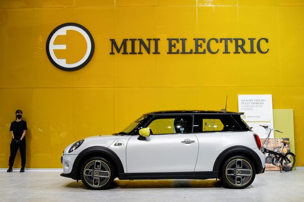 A woman wearing a face mask stands near the Mini Electric during the media day of the 41st Bangkok International Motor Show after the Thai government eased measures to prevent the spread of the coronavirus disease (COVID-19) in Bangkok, Thailand July 14, 2020. A woman wearing a face mask stands near the Mini Electric during the media day of the 41st Bangkok International Motor Show after the Thai government eased measures to prevent the spread of the coronavirus disease (COVID-19) in Bangkok, Thailand July 14, 2020. - Sputnik International