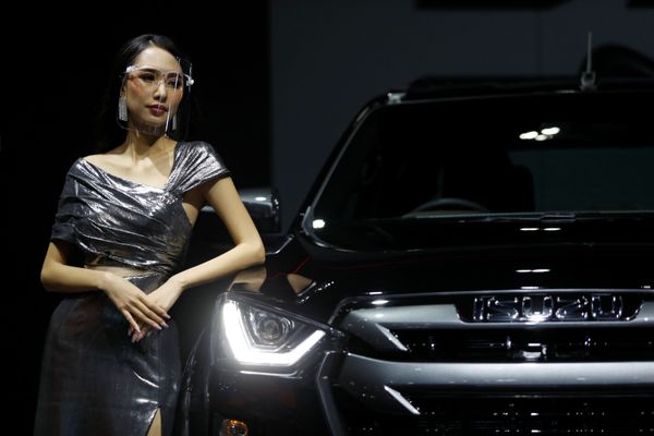 A model leans against an Isuzu vehicle during the media day of the 41st Bangkok International Motor Show after the Thai government eased measures to prevent the spread of the coronavirus disease (COVID-19) in Bangkok, Thailand July 14, 2020. A model leans against an Isuzu vehicle during the media day of the 41st Bangkok International Motor Show after the Thai government eased measures to prevent the spread of the coronavirus disease (COVID-19) in Bangkok, Thailand July 14, 2020. - Sputnik International