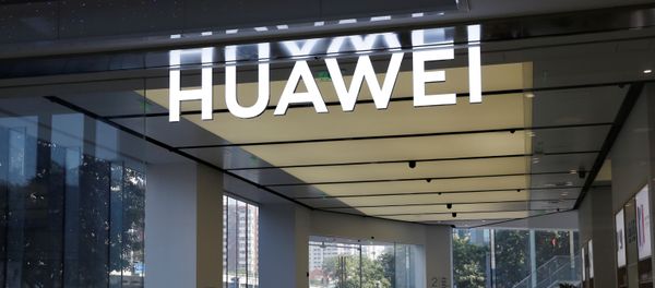 People are seen inside a Huawei store at a shopping mall in Beijing, China July 14, 2020 - Sputnik International