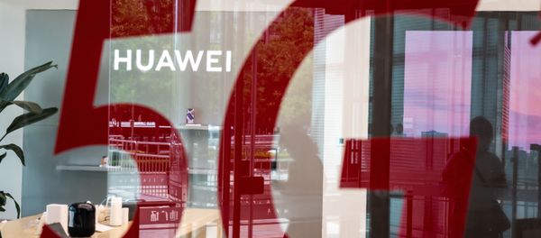 (FILES) This file photo taken on May 25, 2020, shop for Chinese telecom giant Huawei features a red sticker reading 5G in Beijing on May 25, 2020 - Sputnik International
