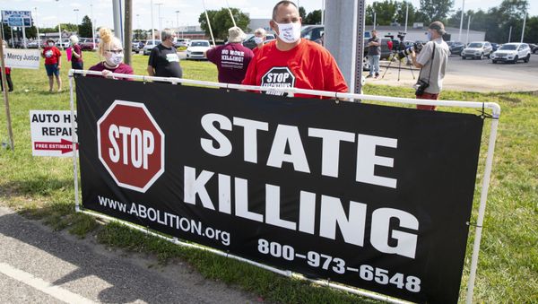 Protesters against the death penalty gather in Terre Haute, Ind., Monday, July 13, 2020 - Sputnik International