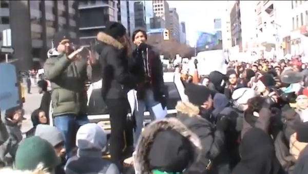 BlackLivesMatter co-founder Yusra Khogali berates Justin Trudeau - Sputnik International