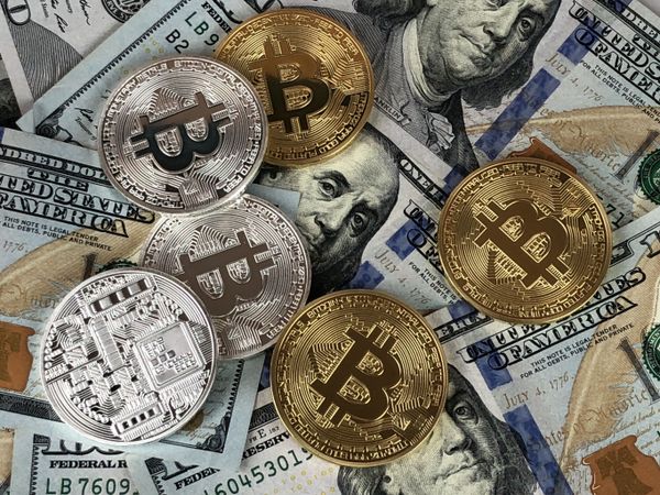 Bitcoin Hits $28,000 Setting Yet Another All-Time Record Bitcoin Hits $28,000 Setting Yet Another All-Time Record - Sputnik International