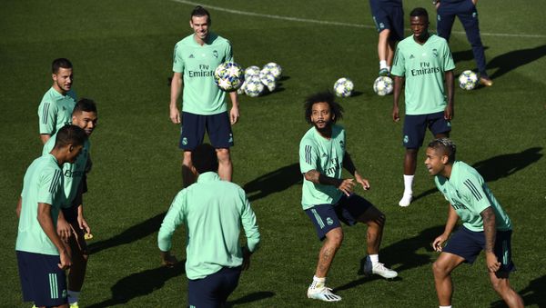 Real Madrid's French defender Raphael Varane, Real Madrid's Brazilian midfielder Casemiro, Real Madrid's Belgian forward Eden Hazard, Real Madrid's Welsh forward Gareth Bale, Real Madrid's Brazilian defender Marcelo Real Madrid's Brazilian forward Vinicius Junior and Real Madrid's Dominicans forward Mariano Diaz attend a training session at the Valdebebas training complex in the outskirts of Madrid, on September 30, 2019 - Sputnik International