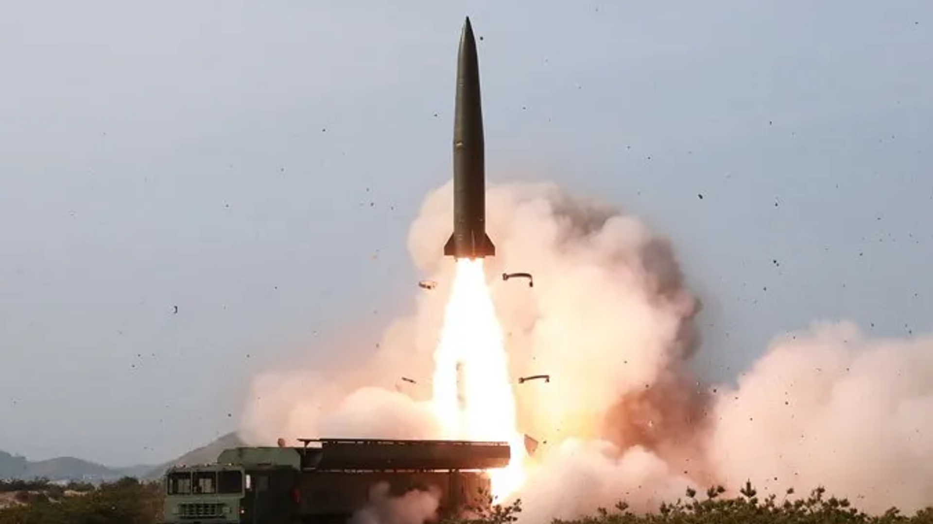 The Korean People's Army's KN-23 short-range ballistic missile, with a range of 690 kilometers The Korean People's Army's KN-23 short-range ballistic missile, with a range of 690 kilometers - Sputnik International, 1920, 07.11.2022