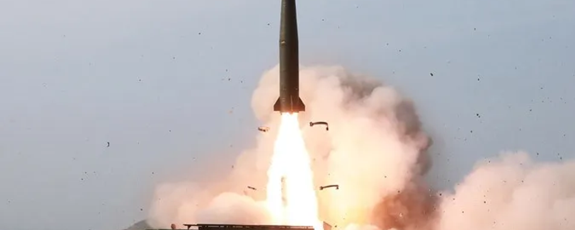 The Korean People's Army's KN-23 short-range ballistic missile, with a range of 690 kilometers The Korean People's Army's KN-23 short-range ballistic missile, with a range of 690 kilometers - Sputnik International, 1920, 07.11.2022