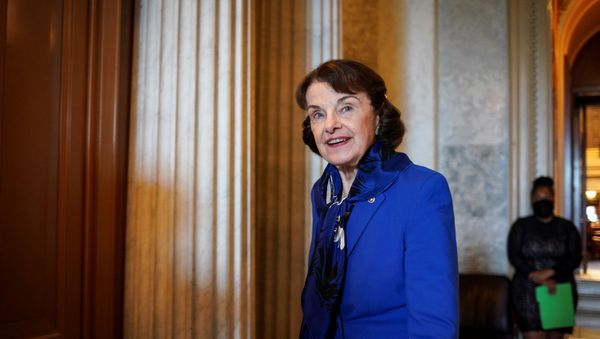 U.S. Sen. Dianne Feinstein (D-CA) departs following a vote to close debate on the motion to proceed to consideration of the National Defense Authorization Act in the U.S. Capitol in Washington, U.S., June 25, 2020. - Sputnik International