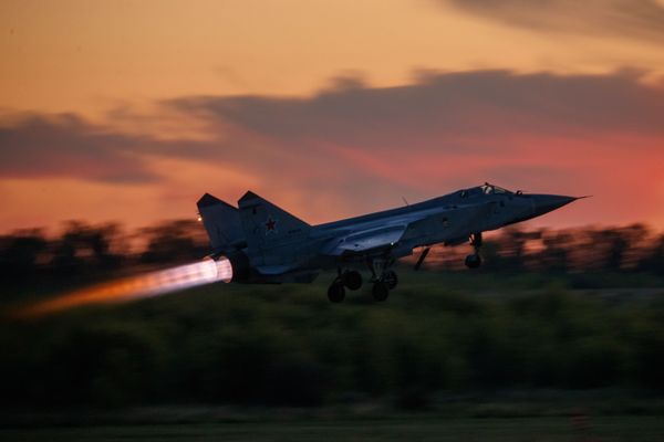 Russian Fighter MiG-31 Intercepts US Spy Plane Over Bering Sea, Defense Ministry Says - Sputnik International