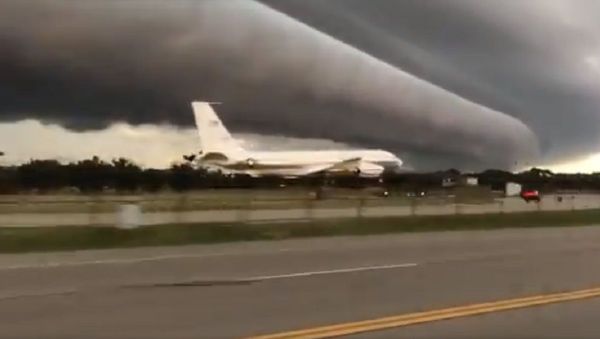 Check out this shelf cloud on this line of thunderstorms that went through Wichita, Kansas  - Sputnik International
