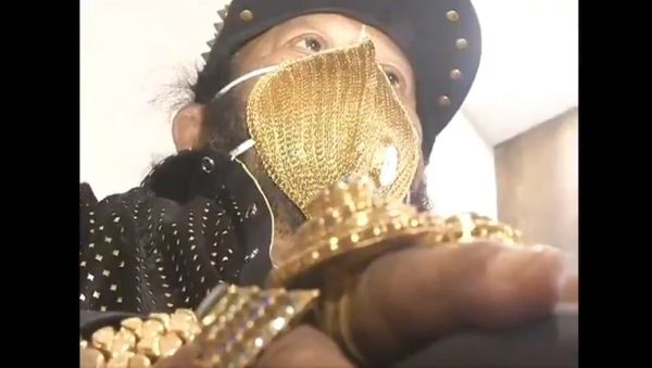 Odisha Man Gets Gold Mask Worth Rs 3.50 Lakh - Sputnik International