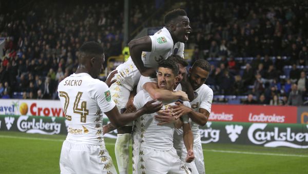 Leeds United's Pablo Hernandez, centre, celebrates scoring his side's second goal of the game during the League Cup third round match Burnley against Leeds United at Turf Moor, Burnley, England, Tuesday Sept. 19, 2017 - Sputnik International