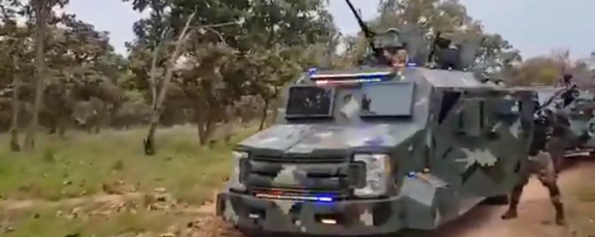 Jalisco New Generation Cartel (CJNG) allegedly shows off its military-grade equipment in a video distributed online Jalisco New Generation Cartel (CJNG) allegedly shows off its military-grade equipment in a video distributed online - Sputnik International, 1920, 18.07.2020