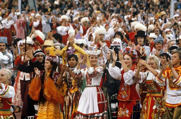 Representatives of the fifteen republics of the USSR greet guests at the XXII Summer Olympic Games in Moscow, 1980 - Sputnik International