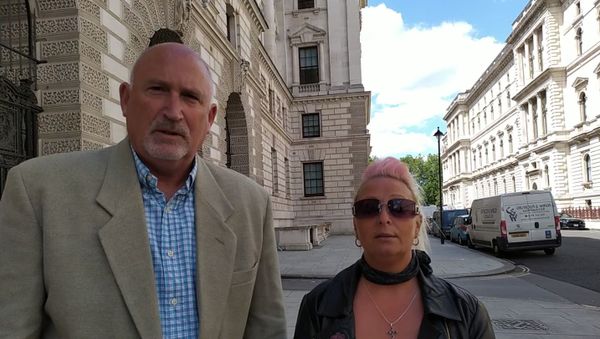 Radd Sieger and Harry Dunn's mother - Sputnik International