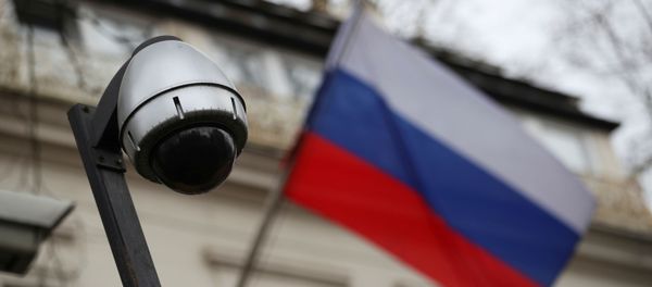 A security camera is seen, and a flag flies outside the consular section of Russia's embassy in London, Britain, March 15, 2018.  - Sputnik International
