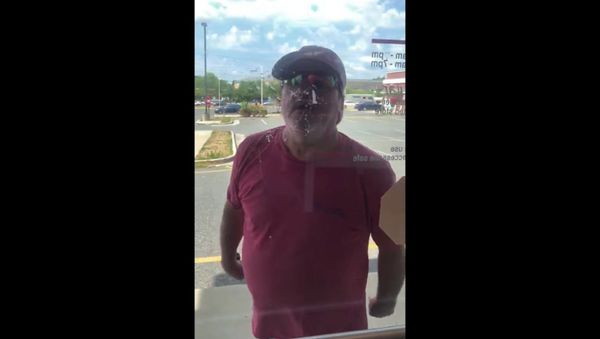 Cellphone footage captures Virginia resident Robert Colonna throwing a racially-charged fit toward Verizon employees after having troubles with his phone. - Sputnik International