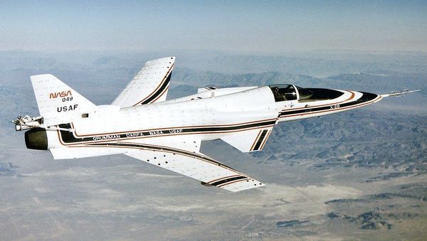 The No. 2 X-29 technology demonstrator aircraft is seen here during a 1990 test flight. At this angle, the aircraft’s unique forward-swept wing design is clearly visible. - Sputnik International