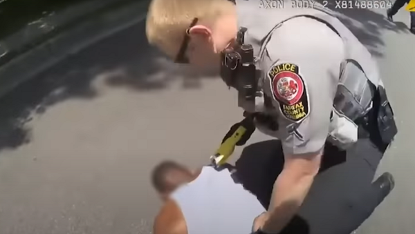 Video: US Cop Indicted in Stun Gun Case That Saw Black Man Repeatedly Electrocuted - Sputnik International