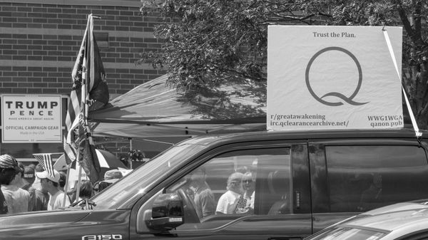 QAnon   - Sputnik International