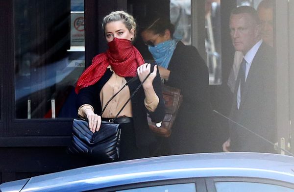 Head Covered But No Bra: Amber Heard Under Fire for 'Disrespectful' Look During Turkish Mosque Visit Head Covered But No Bra: Amber Heard Under Fire for 'Disrespectful' Look During Turkish Mosque Visit - Sputnik International