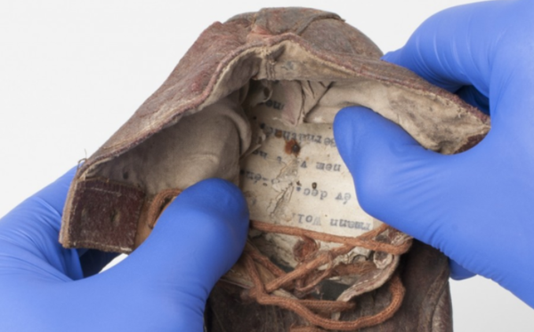 Officials Uncover Inscriptions Inside Shoes Belonging to Children Sent to Auschwitz Officials Uncover Inscriptions Inside Shoes Belonging to Children Sent to Auschwitz - Sputnik International