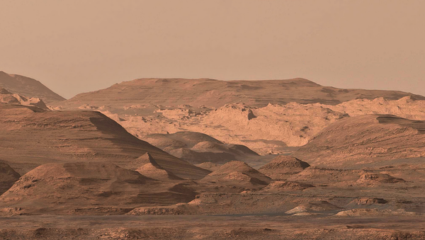 This composite image looking toward the higher regions of Mount Sharp was acquired during mission sol 1099 (September 9, 2015), using Curiosity rover's right-side 100 mm mast camera. - Sputnik International