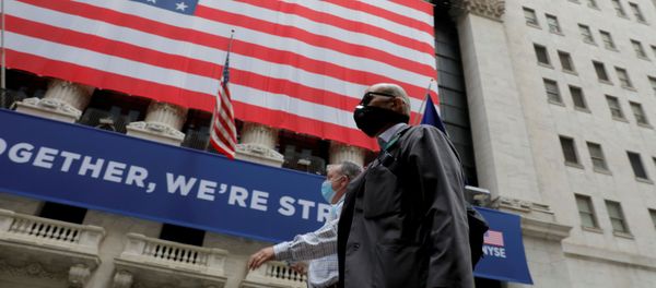 Traders walk past the New York Stock Exchange as the building opens for the first time since March while the outbreak of the coronavirus disease (COVID19) continues in the Manhattan borough of New York, U.S., May 26, 2020. Traders walk past the New York Stock Exchange as the building opens for the first time since March while the outbreak of the coronavirus disease (COVID19) continues in the Manhattan borough of New York, U.S., May 26, 2020. - Sputnik International
