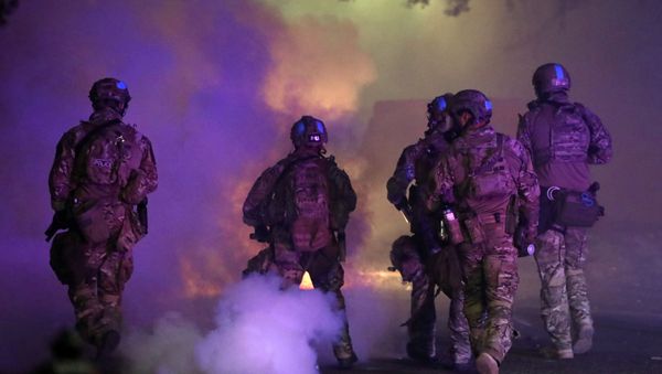 Federal law enforcement officers in Portland, Oregon - Sputnik International