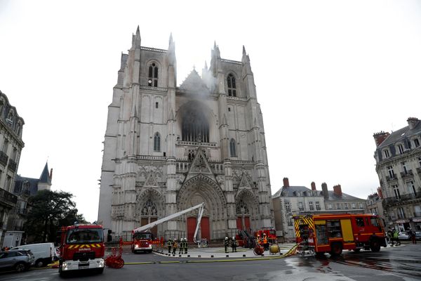 French firefighters gather at the scene of a blaze at the Cathedral of Saint Pierre and Saint Paul in Nantes, France, July 18, 2020 French firefighters gather at the scene of a blaze at the Cathedral of Saint Pierre and Saint Paul in Nantes, France, July 18, 2020 - Sputnik International