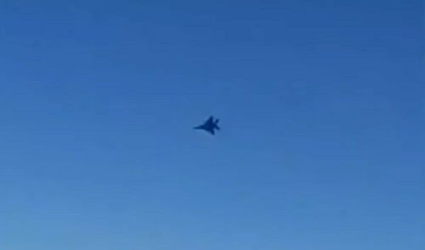 Videos: Iranian Airliner Swerves to Avoid US F-15 Jet in Syrian Airspace, 4 Passengers Injured - Sputnik International
