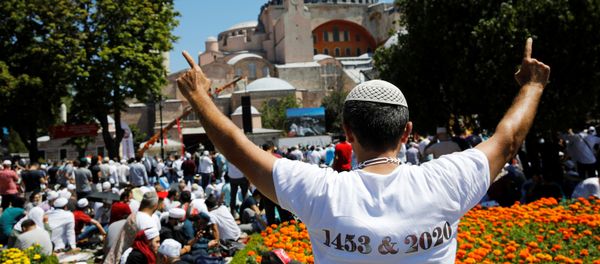A man gestures as people wait for the beginning of Friday prayers outside Hagia Sophia Grand Mosque, for the first time after it was once again declared a mosque after 86 years, in Istanbul, Turkey, July 24, 2020 - Sputnik International