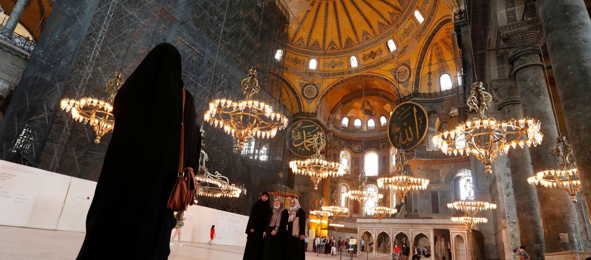 Visitors pose for a picture at Hagia Sophia or Ayasofya, a UNESCO World Heritage Site, in Istanbul, Turkey, July 10, 2020. Picture taken July 10, 2020 - Sputnik International, 1920, 05.08.2020