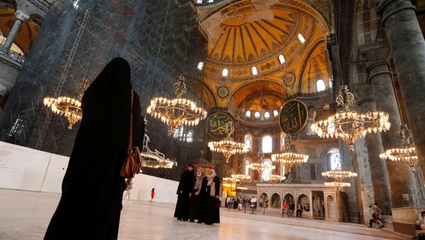 Visitors pose for a picture at Hagia Sophia or Ayasofya, a UNESCO World Heritage Site, in Istanbul, Turkey, July 10, 2020. Picture taken July 10, 2020 - Sputnik International