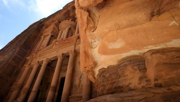 The treasury site in the ancient city of Petra is seen empty of tourists after the government closed all tourist facilities in the country amid concerns over the spread of the coronavirus disease (COVID-19), Jordan June 3, 2020. - Sputnik International