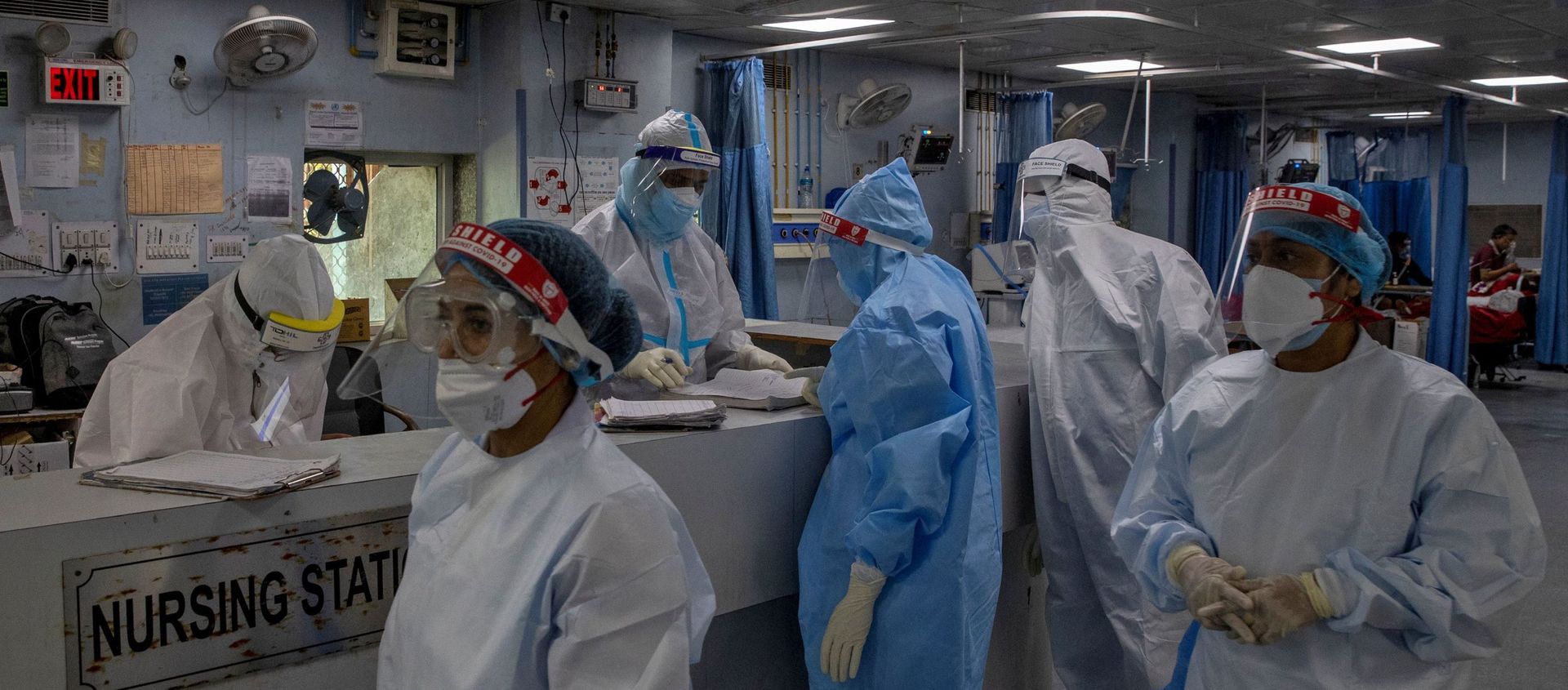 Medical workers wearing personal protective equipment (PPE) are seen inside an Intensive Care Unit (ICU) for patients suffering from the coronavirus disease - Sputnik International, 1920, 01.08.2020