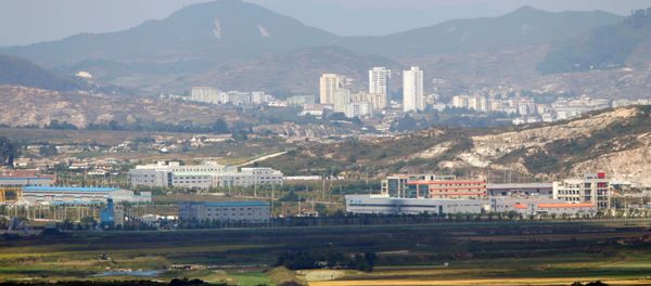 FILE PHOTO: Kaesong city is seen across the demilitarized zone (DMZ) separating North Korea from South Korea in this picture taken from Dora observatory in Paju, 55 km (34 miles) north of Seoul, September 25, 2013 - Sputnik International